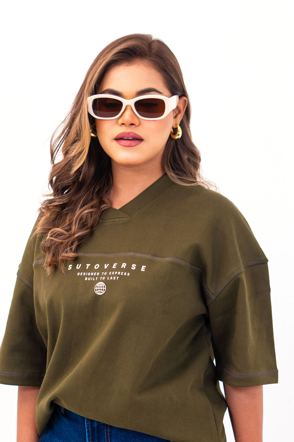 Olive oversized tee boxy fit - front view three-quarter pose
